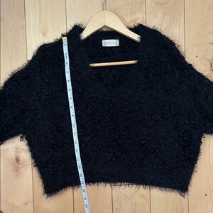Altar'd State Black Fuzzy Eyelash V-Neck Cropped Sweater Size XS